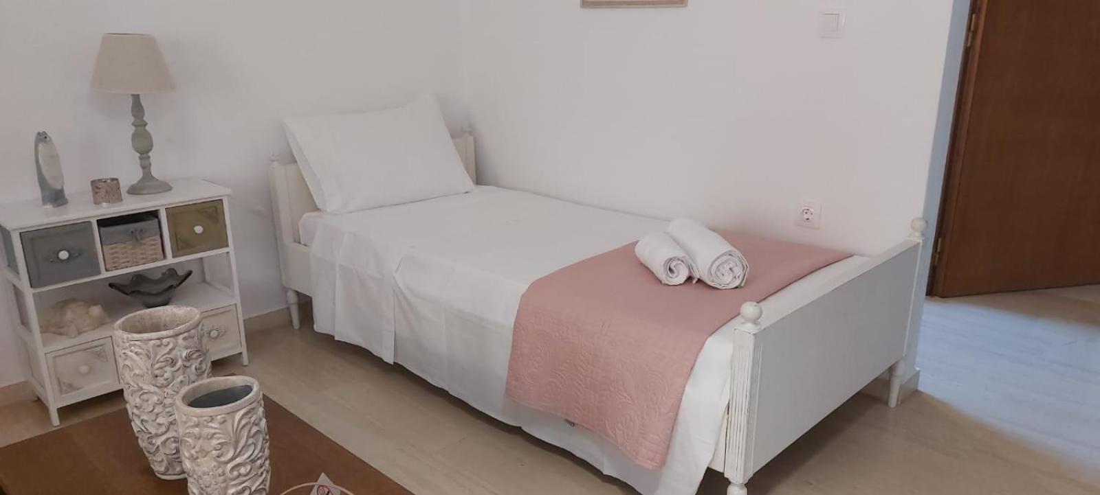 Queen Aspri Apartment 3' Min To The Beach! Andíkira Kültér fotó